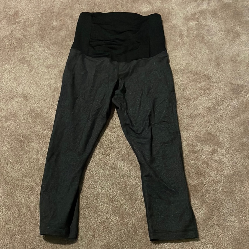 Gray workout crop capri leggings maternity full panel cross cross back SMALL